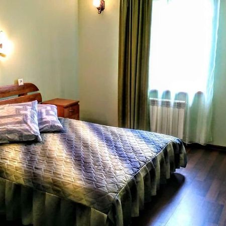 Гостевой Таунхаус Hotel Demidov Ngoại thất bức ảnh